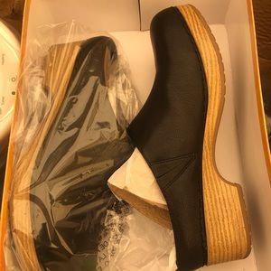 Bella-Vita
Motto Slip Resistant Clogs